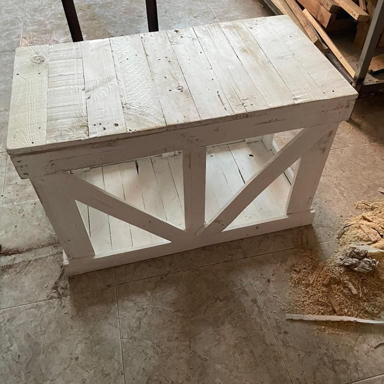 mesa de madera antes del barnizado