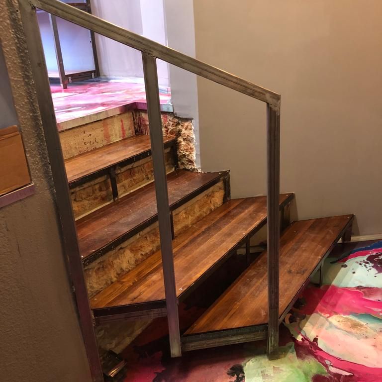 Escaleras en metal y madera