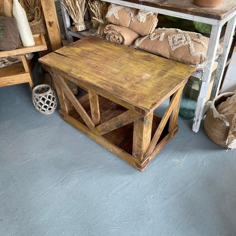 mesa de madera artesana
