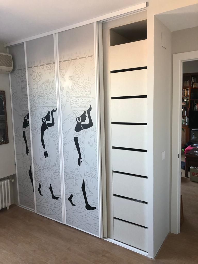 armario con las puertas correderas cerradas